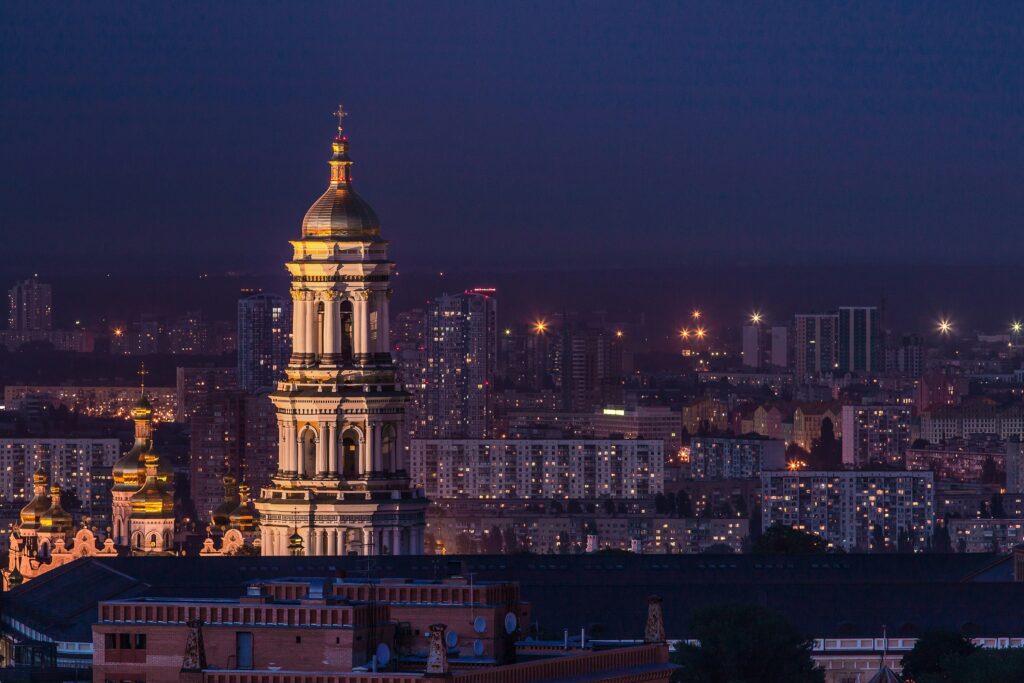 Kväll över Kiev i Ukraina